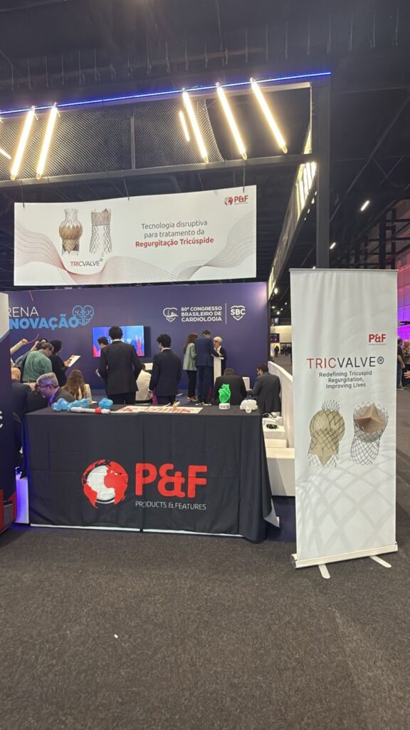 People visiting the Products and Features booth at SBC 80th Brazilian Congress of Cardiology