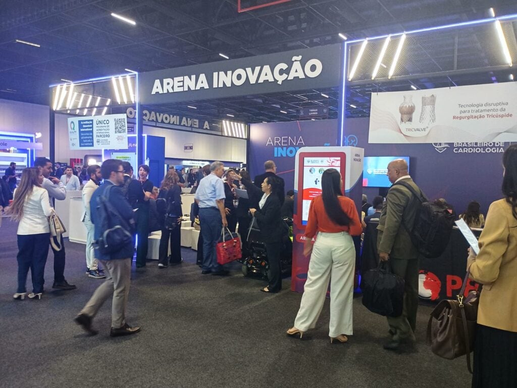 People visiting the Products and Features booth at SBC 80th Brazilian Congress of Cardiology